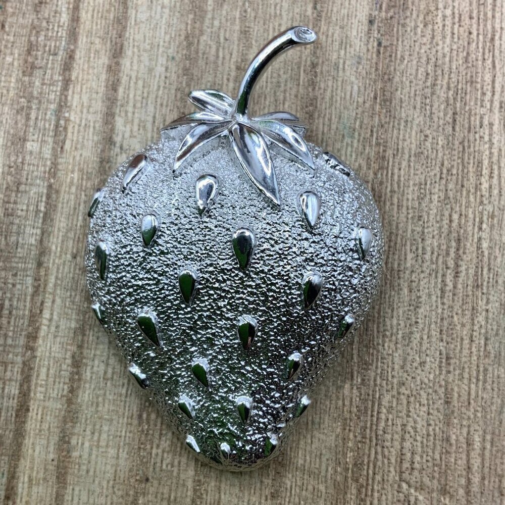 Sarah Coventry Silver Tone Vintage Strawberry Brooch Pin